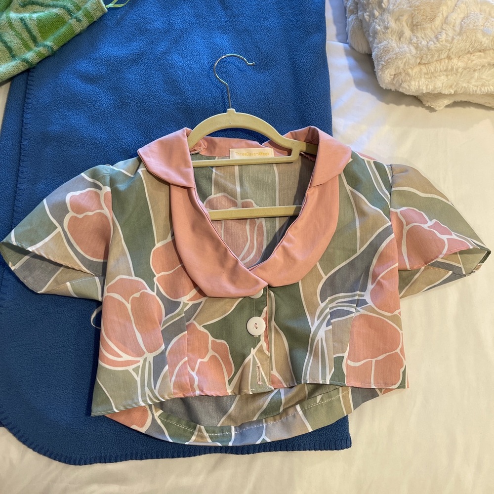 Cute Floral top- handmade by brand “three days a week”